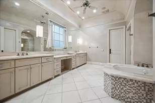 601 Lindenwood Dr, Houston, TX 77024 - Photo 19