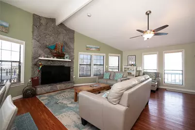 4729 Jolly Roger Road, Jamaica Beach, TX 77554 - Photo 15