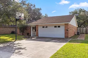 2208 Gontier Dr, Bay City, TX 77414 - Photo 3