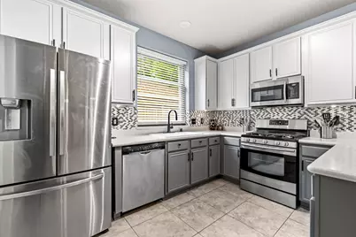 166 S Hollylaurel Circle, The Woodlands, TX 77382 - Photo 9
