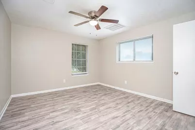 2701 3rd Avenue N, Texas City, TX 77590 - Photo 11