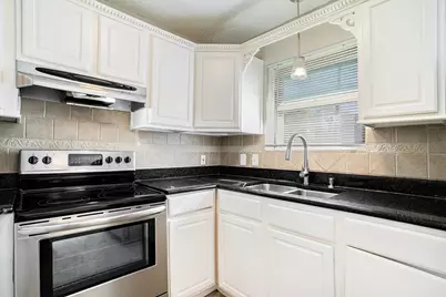 2701 3rd Avenue N, Texas City, TX 77590 - Photo 5