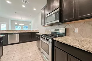 105 Camelot Pl Ct, Conroe, TX 77304 - Photo 5