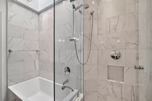3621 Yupon St, Houston, TX 77006 - Photo 25