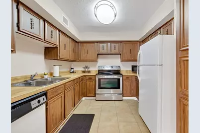 11002 Hammerly Boulevard #69, Houston, TX 77043 - Photo 15