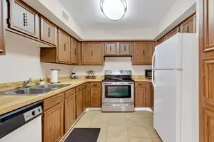 11002 Hammerly Blvd, Houston, TX 77043 - Photo 15