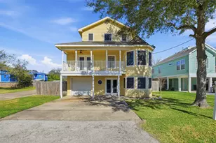 818 Cedar Rd, Clear Lake Shores, TX 77565 - Photo 1