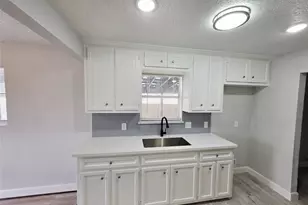 9713 Yuma St, Houston, TX 77029 - Photo 5