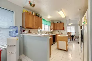 2819 S Peach Hollow Cir, Pearland, TX 77584 - Photo 11