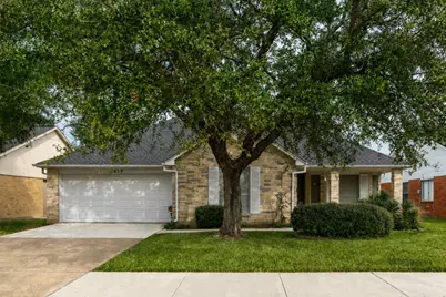 2819 S Peach Hollow Circle, Pearland, TX 77584 - Photo 1