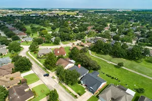 2819 S Peach Hollow Cir, Pearland, TX 77584 - Photo 27