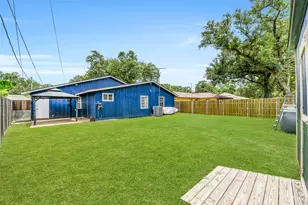 258 N Shanks St, Clute, TX 77531 - Photo 25