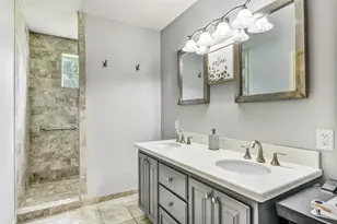 258 N Shanks St, Clute, TX 77531 - Photo 13