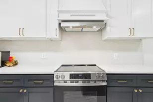 7836 Bateman Ln, Houston, TX 77088 - Photo 15