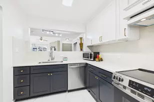 7836 Bateman Ln, Houston, TX 77088 - Photo 13