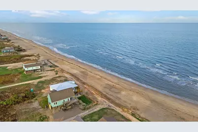 986 Peachtree, Gilchrist, TX 77617 - Photo 7