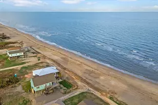 986 Peachtree, Gilchrist, TX 77617 - Photo 7