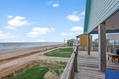 986 Peachtree, Gilchrist, TX 77617 - Photo 35