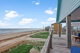 986 Peachtree, Gilchrist, TX 77617 - Photo 35