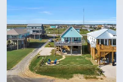 986 Peachtree, Gilchrist, TX 77617 - Photo 3