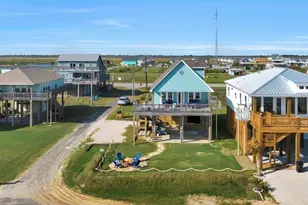 986 Peachtree, Gilchrist, TX 77617 - Photo 3