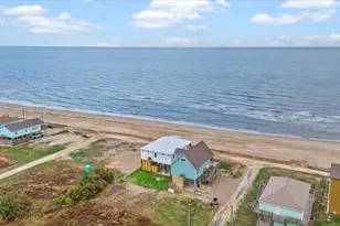 986 Peachtree, Gilchrist, TX 77617 - Photo 37