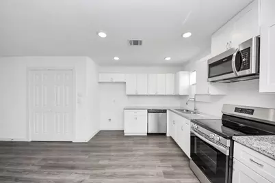 8125 Laura Koppe Road #B, Houston, TX 77028 - Photo 5