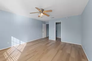 9800 Pagewood Ln, Houston, TX 77042 - Photo 13
