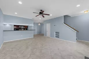 9800 Pagewood Ln, Houston, TX 77042 - Photo 11