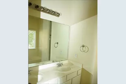 18 Milepost Court, The Woodlands, TX 77382 - Photo 9