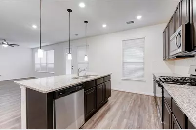 7211 Bakersfield Court, Rosharon, TX 77583 - Photo 3