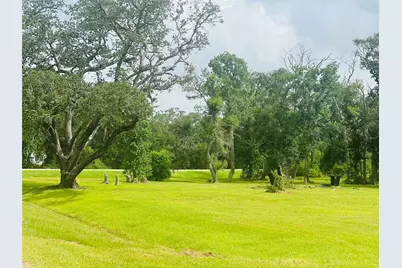 375 Thousand Oaks Drive, Angleton, TX 77515 - Photo 11