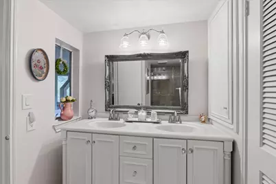 640 S Ripple Creek Drive #640, Houston, TX 77057 - Photo 25