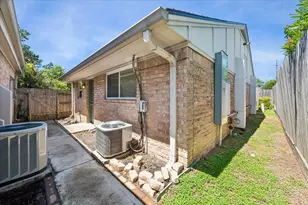 66 Tri Oaks Ln, Houston, TX 77043 - Photo 5