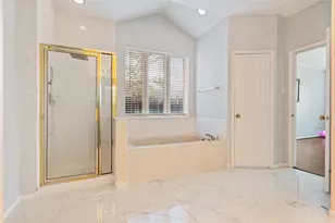 6419 Sutter Park Ln, Houston, TX 77066 - Photo 13