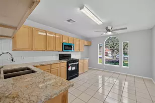 7926 Sundance Ct, Baytown, TX 77521 - Photo 7