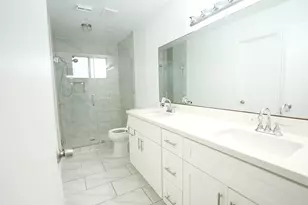 8615 Brookren Cir, Houston, TX 77072 - Photo 15