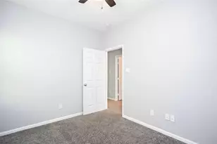 5101 Southwind St, Houston, TX 77033 - Photo 11