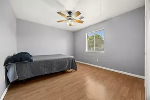 8427 Battleoak Dr, Houston, TX 77040 - Photo 11