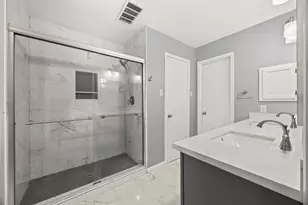 8427 Battleoak Dr, Houston, TX 77040 - Photo 3