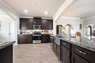 221 Gigi Pl, Alvin, TX 77511 - Photo 5