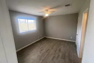 10410 Kirkglen Dr, Houston, TX 77089 - Photo 7