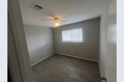 10410 Kirkglen Drive, Houston, TX 77089 - Photo 11