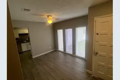 10410 Kirkglen Drive, Houston, TX 77089 - Photo 3