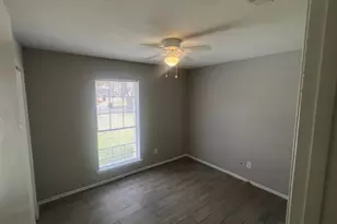 10410 Kirkglen Dr, Houston, TX 77089 - Photo 13