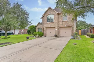 880 Shoal Pointe Ln, League City, TX 77573 - Photo 1