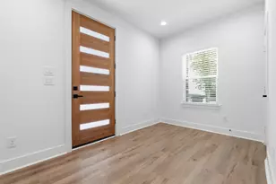 8805 Parkway Dr, Houston, TX 77088 - Photo 3
