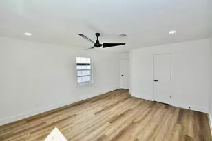 10610 Fleming Dr, Houston, TX 77013 - Photo 11