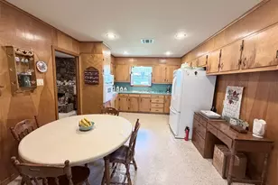 2134 5th St, Port Neches, TX 77651 - Photo 5