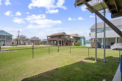 957 S Cove, Crystal Beach, TX 77650 - Photo 35